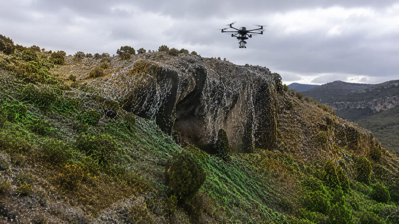 Un vuelo LiDAR cubre grandes extensiones, pero deja sombras de oclusión en superficies verticales y ocultas.